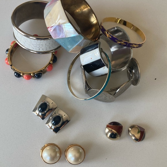 Vintage Bangle and earring bundle - Picture 1 of 7